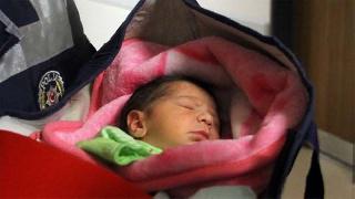 Van'da şüpheli paketten bebek çıktı