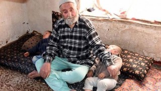 Van'da 87'lik babanın ikizleri 2 yaşına bastı
