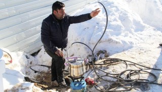 Van'da donan su borularına düdüklü tencere yöntemi