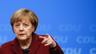 Merkel: Oturma izni olmayanlar ülkeyi terk etmeli