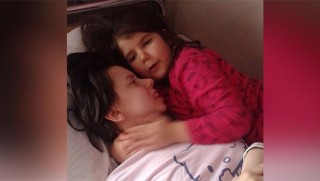 7 sene sonra komadan uyandı ve kızıyla tanıştı