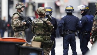 Paris'te zarflı patlama