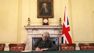 Ve tarihi imzayı attı! Brexit bugün resmen başlıyor