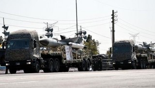 İran'da askeri üs tartışması büyüyor