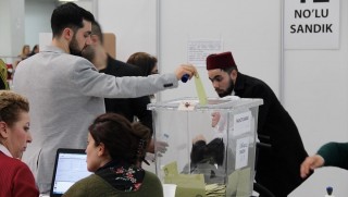 Avrupa'da oy verme işlemi bitti.. İşte katılım oranı..