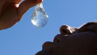 Pet şişe yerine yenilebilir su küreleri!