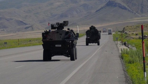 Ağrı'da yola döşenen bomba patladı