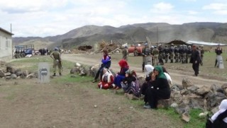 Iğdır'da köylüleri ağlatan yıkım