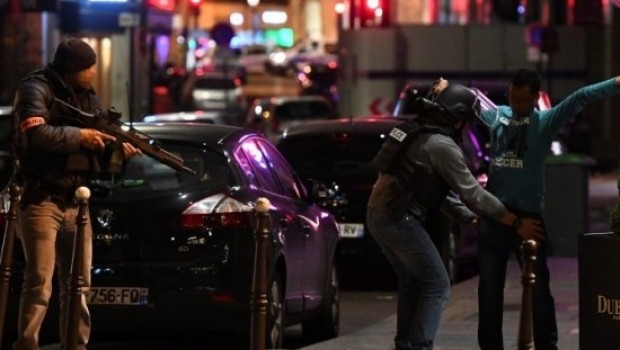 Paris'te IŞİD saldırısı; 2 polis hayatını kaybetti!