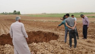 Urfa'da pamuk tarlasında dev obruk