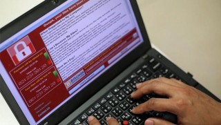 Tüm dünyayı etkileyen saldırıyı 'kazara' durdurdu!