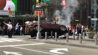 New York'ta bir araç yayaların arasında daldı: En az 13 yaralı var