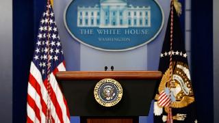 Trump'ın iletişim direktörü Mike Dubke istifa etti