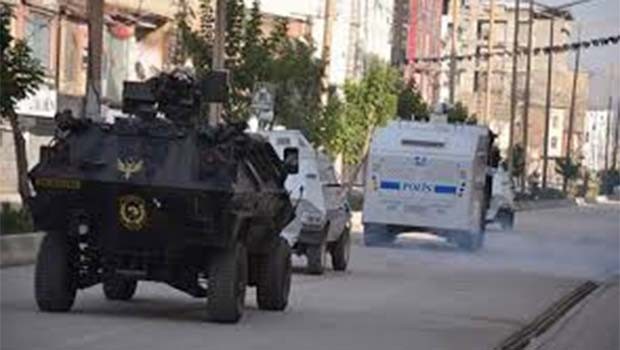 Hakkari'de askeri araca roketatarlı saldırı
