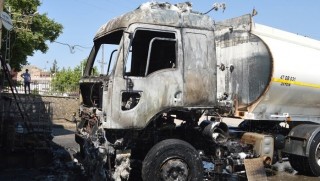 Mardin'de akaryakıt tankeri patladı: 2 yaralı