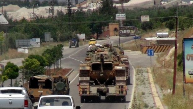 Afrin sınırına tank sevkiyatı