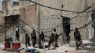 Ablukaya alınan IŞİD'den, Musul'da katliam! Onlarca ölü var...