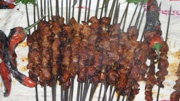 Urfa'da iftarla sahur arası 3 ton ciğer tüketiliyor