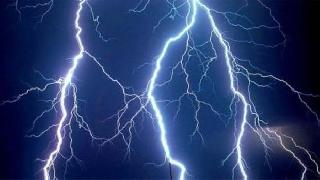 Erzincan'da tarlaya yıldırım düştü: Ölü ve yaralılar var