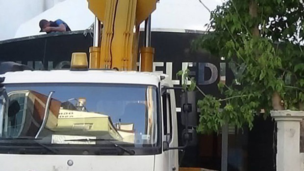 Kayyum Dersim tabelasını indirdi, Tunceli tabelasını astırdı