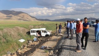 Van'da minibüs şarampole yuvarlandı: 2 ölü, 4 yaralı...