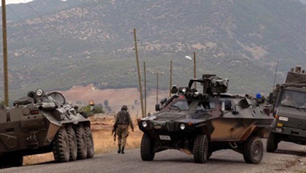 Diyarbakır'da askeri araç geçişi sırasında patlama