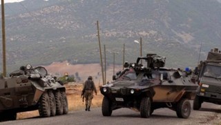 Diyarbakır'da askeri araç geçişi sırasında patlama