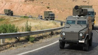 Lice'de askeri aracın geçişi sırasında  patlama