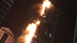 Dubai'deki 87 katlı Torch kulesinde yangın