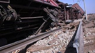 Elazığ’da tren raydan çıktı: 2 ölü