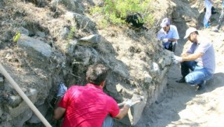 Elazığ'da 3 bin yıllık kale bulundu