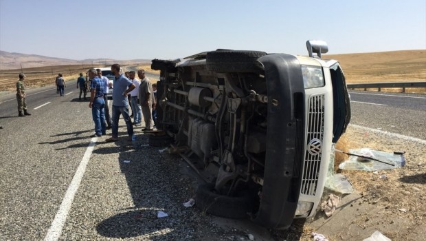 Silvan'da trafik kazası: 15 yaralı