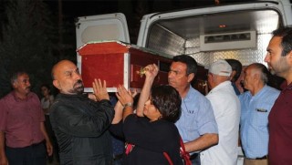 Ankara Valiliği: Aysel Tuğluk'un annesinin defnindeki saldırı olayıyla ilgili işlem başlattı