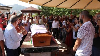 Aysel Tuğluk'un annesi Dersim'de toprağa verildi