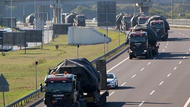 Türkiye'den Silopi sınırına tank sevkiyatı
