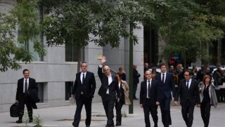 Katalonya'da görevden alınan 8 bakan tutuklandı