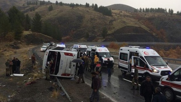 Elazığ-Diyarbakır yolunda feci kaza: Çok sayıda yaralı var