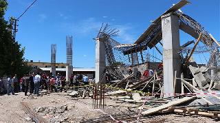 Urfa'da inşaat çöktü: Yaralılar var