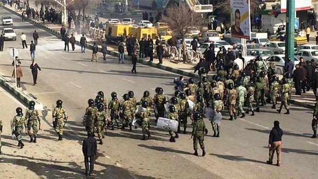 İran'daki protestolarda ölü sayısı 10'a yükseldi