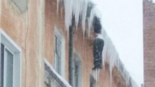 Rusya'da dehşete düşüren görüntü: Çatıda donarak öldü