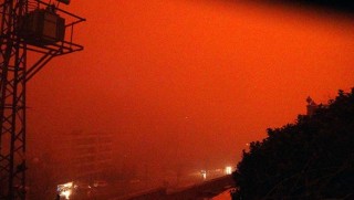 Mardin ve Diyarbakır'da gökyüzü kızıla büründü