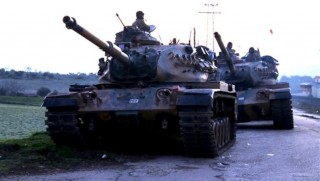 Suriye sınırına askeri sevkiyat sürüyor