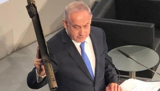 Toplantıya böyle katıldı! İran'a gözdağı verdi...