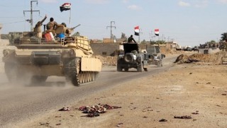 Irak güçleri yine IŞİD'ten kaçıyor, Peşmerge savunmaya hazır