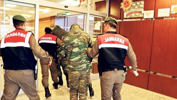Yunanistan: Türkiye ile savaş durumunda değiliz ki, esir takası yapalım