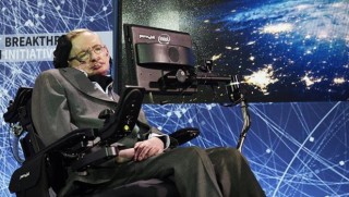 Fiziğin dehası Stephen Hawking hayatını kaybetti