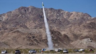 Dünyanın düz olduğunu 'kanıtlamak' için kendini uzaya fırlattı,çöle çakıldı!