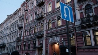 Rusya'daki ABD Başkonsolosluğu'nun bayrağı söküldü