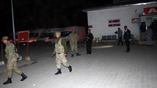 Ağrı'da Askeri araç devrildi
