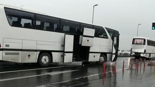 Hakkarili öğrencileri taşıyan tur otobüsleri kaza yaptı